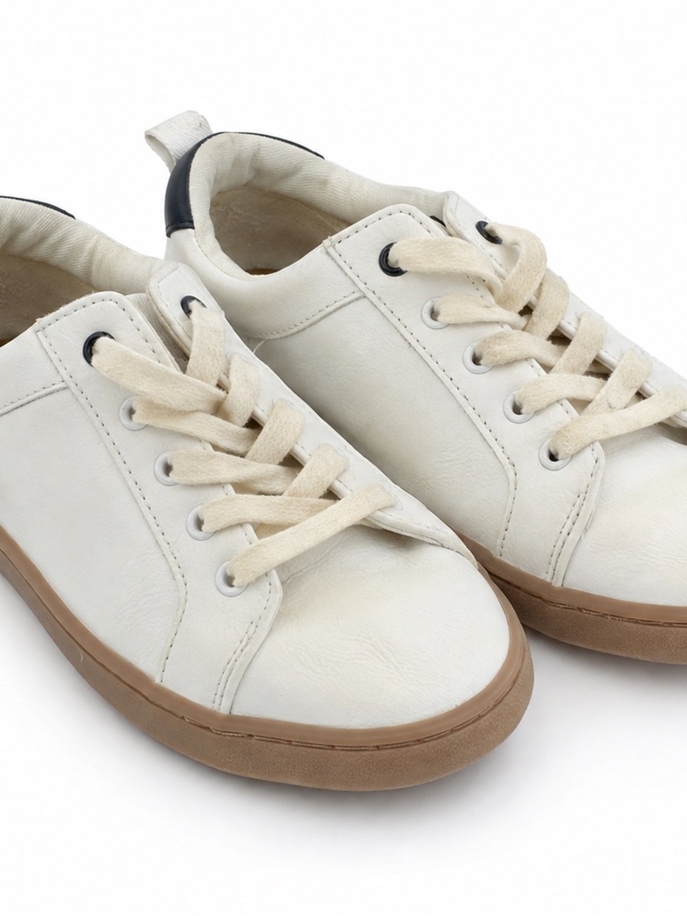 Old Navy kids’ white low-top sneakers in size  3